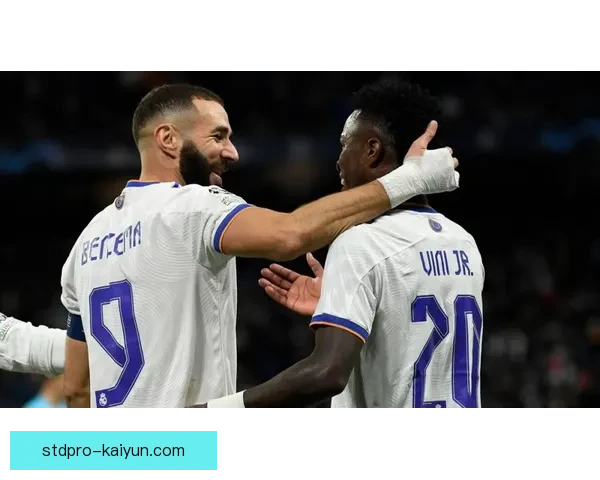 内马尔与维尼修斯合作默契，状态回暖值得关注