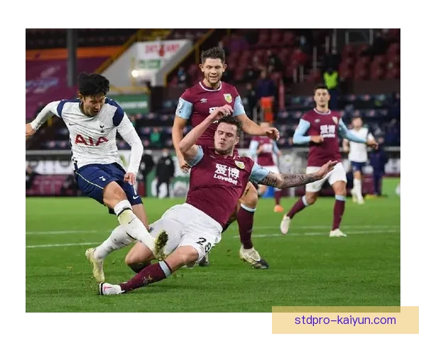 伯恩利展现攻防平衡新策略，状态回暖力争在联赛中再创佳绩