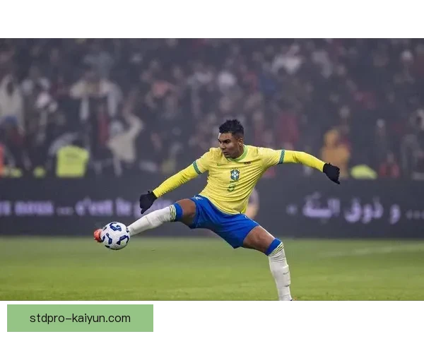 卡塞米罗在曼联表现稳健，逐渐成为中场核心的关键球员。