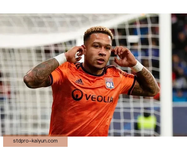 德佩在巴萨生涯持续提升，近期状态回暖备受关注