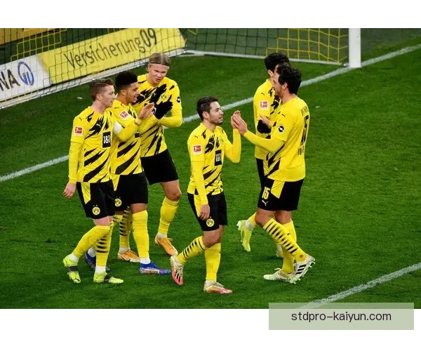 德甲保级边缘球队近期表现稳健，竞争形势依然胶着